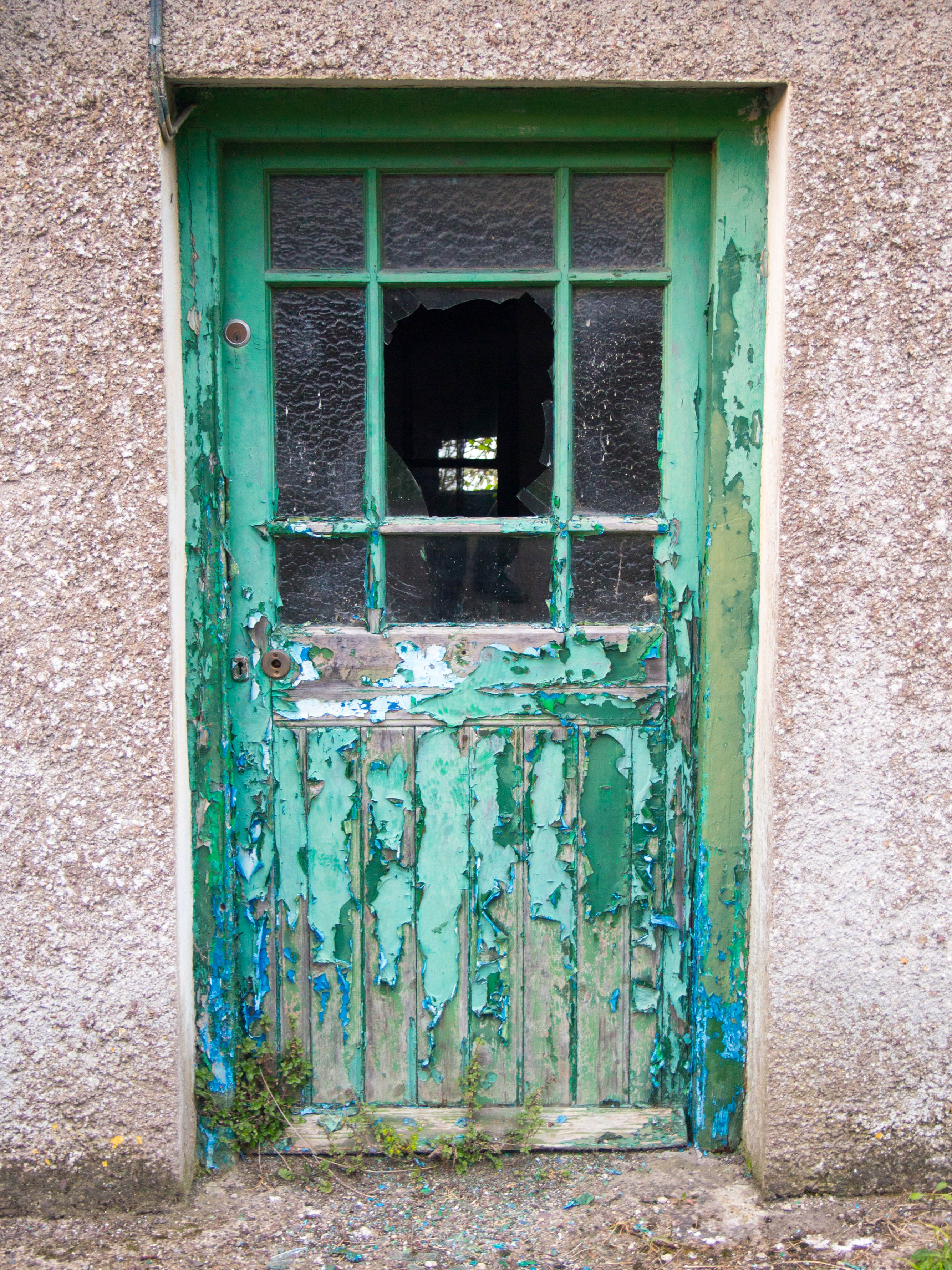 Theres an Old Piano and its Playing Hot